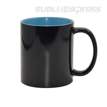 330 ml-es színváltós fekete bögre világoskék belsővel