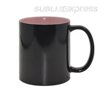 330 ml-es színváltós fekete bögre rózsaszín belsővel