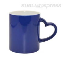 Színváltós kék bögre szív alakú füllel